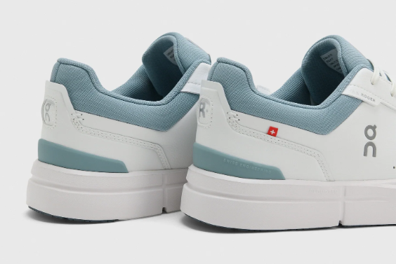 On THE ROGER Advantage Men's Sneakers